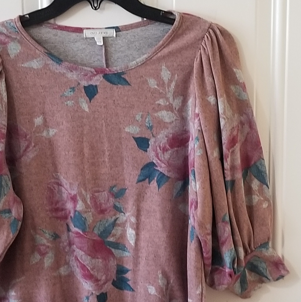 Ava James Pruff Shoulder Top - Picture 2 of 6